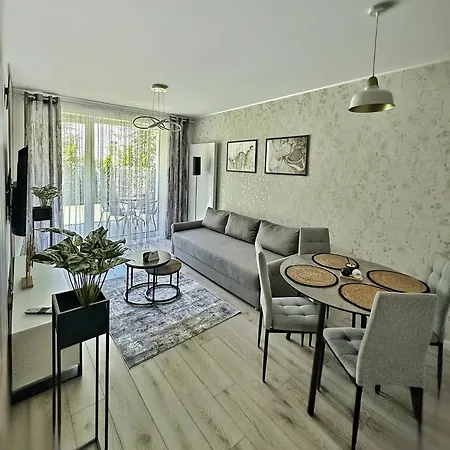 Whiteblue Z Dużym Ogródkiem - 100 M Od Plaży! Whiteblue Mit Großem Garten - 100 M Vom Entfernt! Whiteblue S Velkou Zahradou - 100 M Od Pláže! Appartamento Kołobrzeg